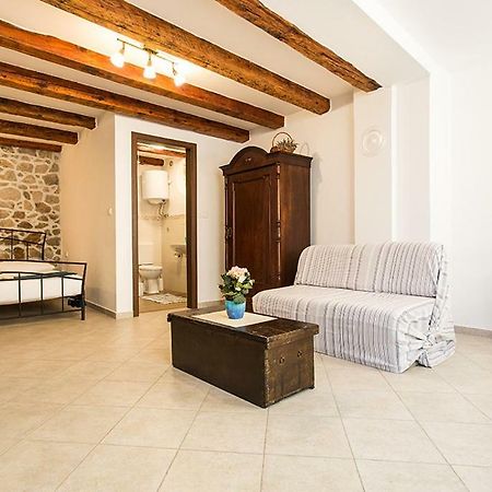 Apartment & Room Antonio Vrbnik Exterior photo