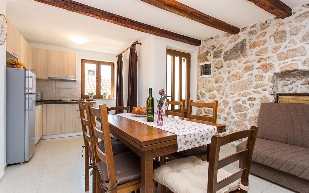 Apartment & Room Antonio Vrbnik Exterior photo