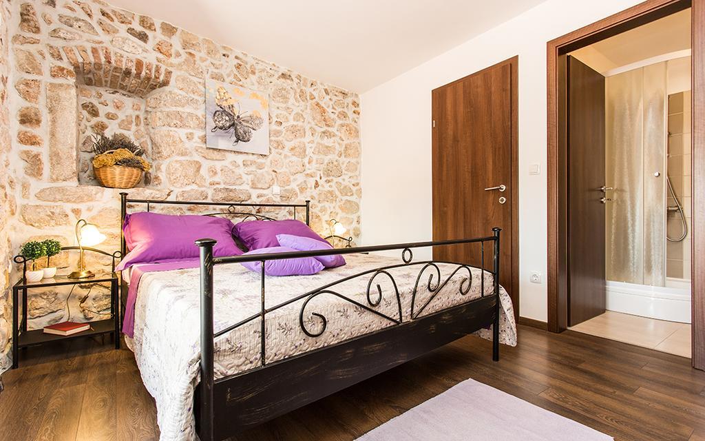 Apartment & Room Antonio Vrbnik Exterior photo