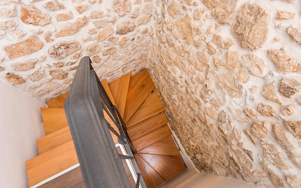 Apartment & Room Antonio Vrbnik Exterior photo