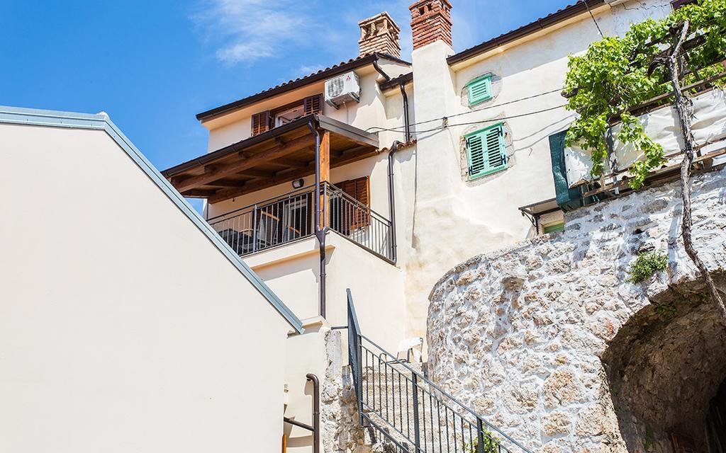 Apartment & Room Antonio Vrbnik Exterior photo