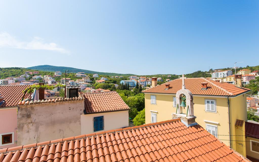 Apartment & Room Antonio Vrbnik Exterior photo
