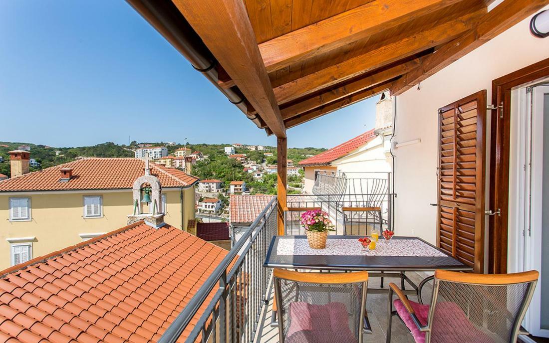 Apartment & Room Antonio Vrbnik Exterior photo